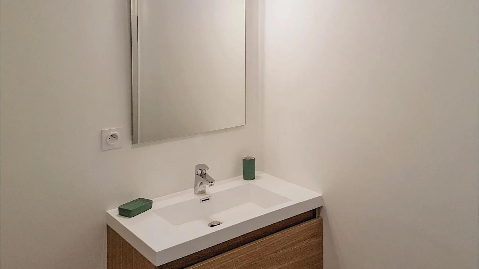 Beautiful Home In Erdeven With Kitchenette 0*,