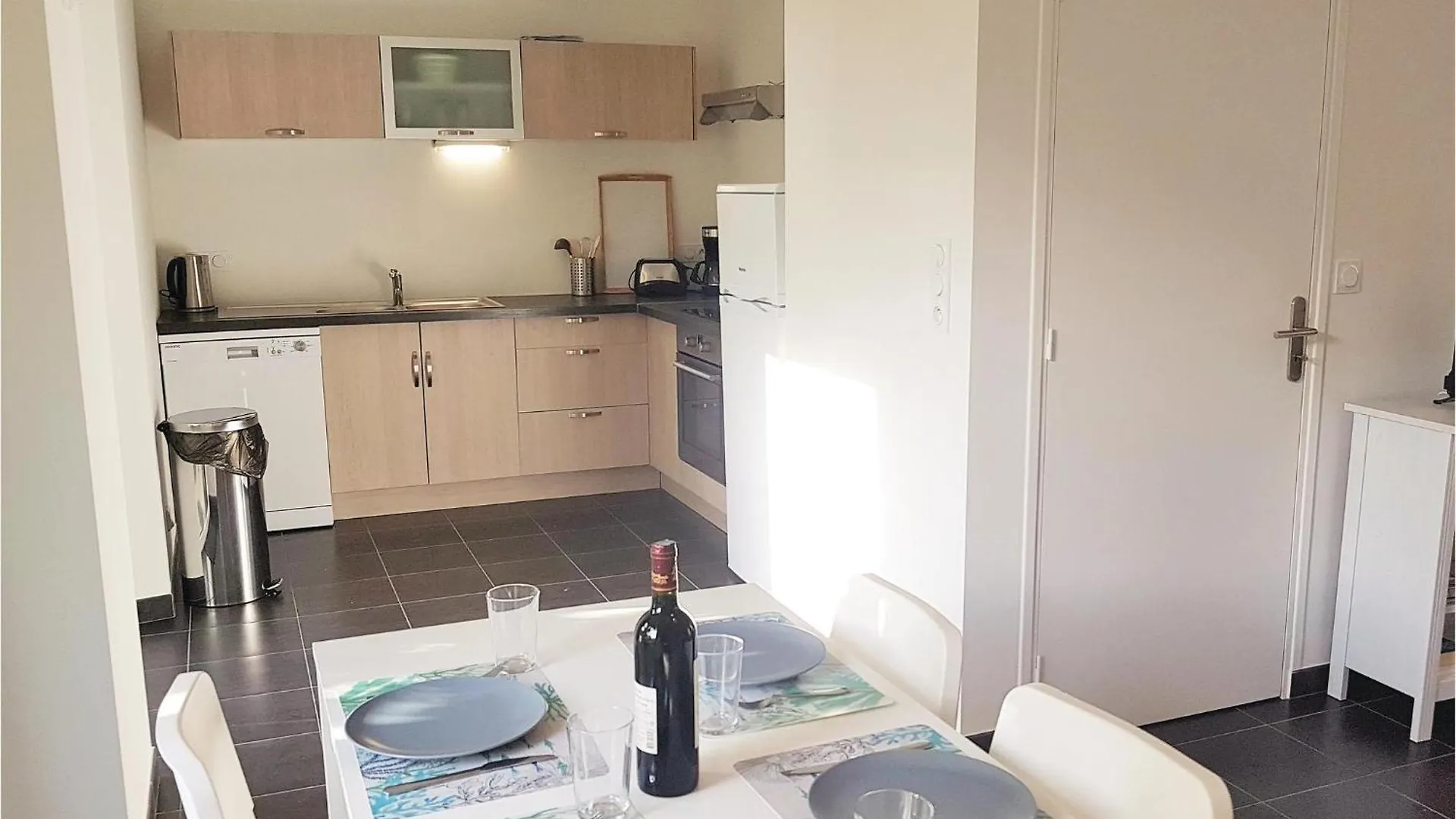 Beautiful Home In Erdeven With Kitchenette