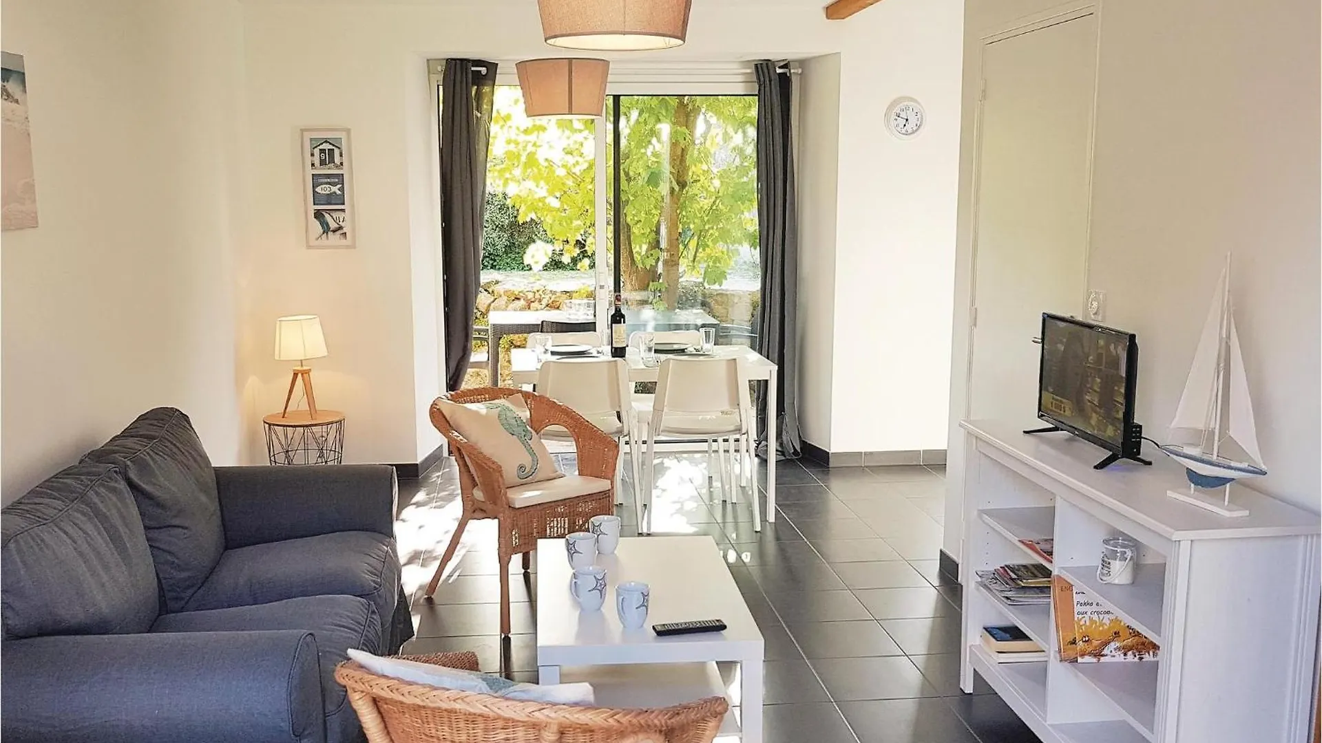 Beautiful Home In Erdeven With Kitchenette